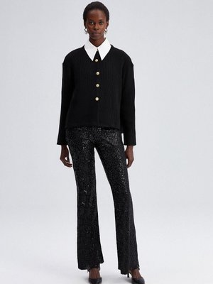 Gold Düğmeli Kısa Hırka