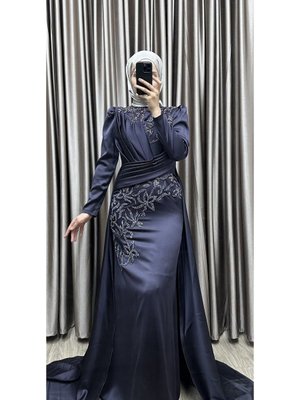 Pelerinli Saten Taşlı Abiye Elbise Pelerinli Saten Taşlı Abiye Elbise