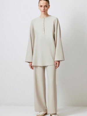 Düğme Detaylı Krep Takım