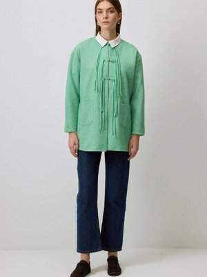 Püskül Detaylı Ceket