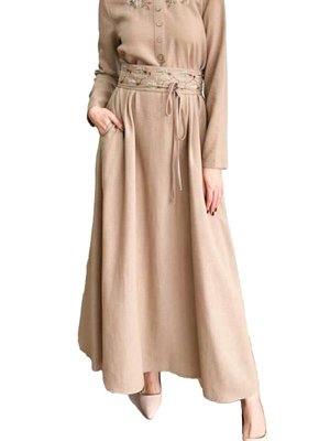 Yaka Nakışlı Uzun Elbise