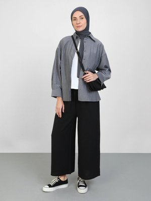 Siyah Pantolon Siyah Pantolon