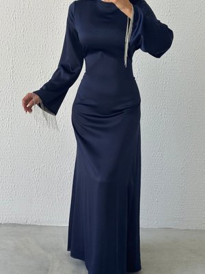 Saten İncisi: Volan Kol Zincir Detaylı Abiye Elbise Saten İncisi: Volan Kol Zincir Detaylı Abiye Elbise