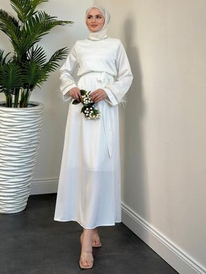 Farzeen Boynu Taşlı Saten Abiye Elbise Beyaz Farzeen Boynu Taşlı Saten Abiye Elbise Beyaz
