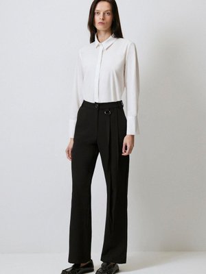 Metal Aksesuarlı Yüksek Bel Pantolon Metal Aksesuarlı Yüksek Bel Pantolon