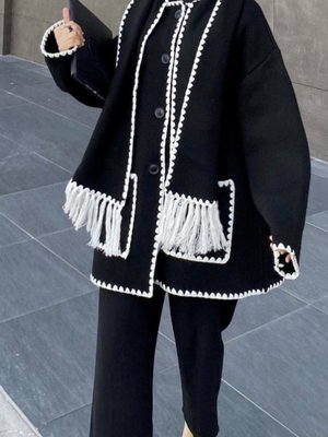 Nakış Detaylı Atkılı Yumuşak Kaşe Kaban Ceket