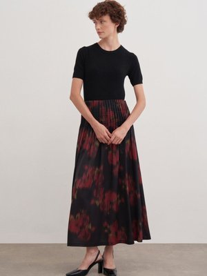 Çiçek Desenli Etek