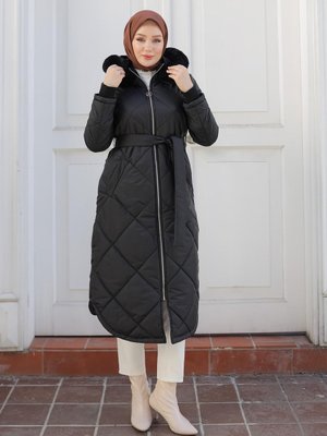 Armine Trend Kapitone Detaylı Boydan Fermuarlı Kapüşonlu Kap Siyah Armine Trend Kapitone Detaylı Boydan Fermuarlı Kapüşonlu Kap Siyah