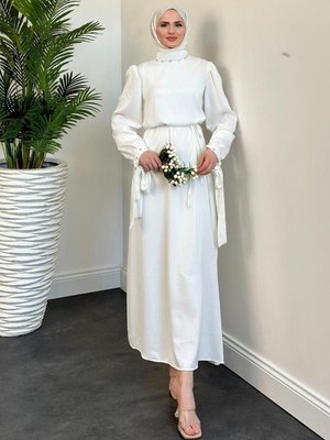 Lupin Kolu Ve Boynu Taşlı Abiye Elbise Beyaz