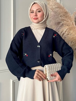 Helly Papatya İşlemeli Hırka Lacivert Helly Papatya İşlemeli Hırka Lacivert