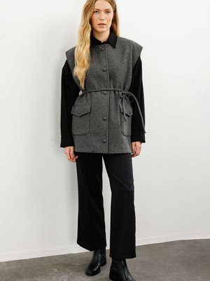 Düğme Detaylı Antrasit Kaşe Yelek