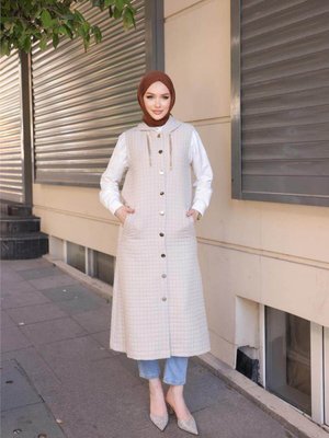 Kapüşonlu Çıtçıtlı Kolsuz Cepli Uzun Kapitone Yelek Bej