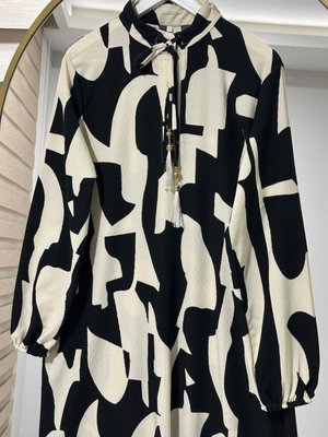 Düğmeli Desenli Bürümcük Kumaş Kuşaklı Kışlık Elbise