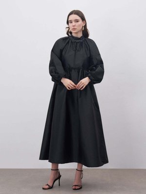 Tafta Broşlu Abiye Elbise