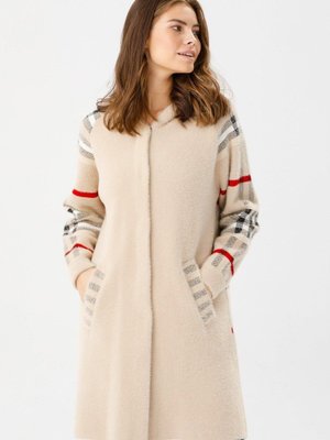 Ekru Angora Renk Bloklu Zımba Detaylı Kaban Ekru Angora Renk Bloklu Zımba Detaylı Kaban