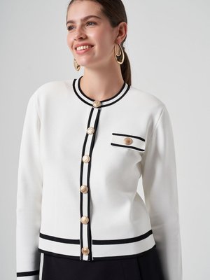 Merserize Triko Düğme Detay Kısa Hırka Ekru