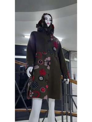 Haki İtalyan Kapüşonlu Kabartma Çiçekli Astarlı Yün Keçe Kaban