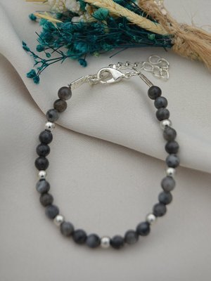 Gri Larvakit Taşlı İncecik Bileklik Gri Larvakit Taşlı İncecik Bileklik