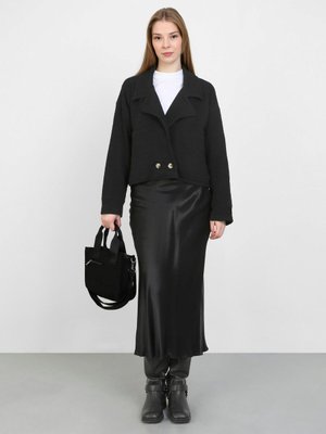 Düğme Detaylı Selanik Kumaş Kısa Ceket Siyah Düğme Detaylı Selanik Kumaş Kısa Ceket Siyah