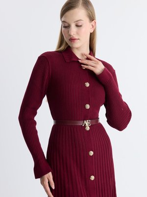 Nellie Gold Düğmeli Triko Kemerli Elbise Bordo