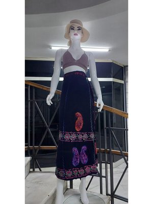 Lacivert Hint Batik Çiçek Desenli Ve İşlemeli Anvelop Uzun Etek Lacivert Hint Batik Çiçek Desenli Ve İşlemeli Anvelop Uzun Etek