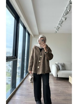 Büyük Düğmeli Kaşe Hırka