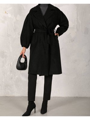 Siyah Kol Büzgülü Kuşaklı Astarsız Kaşe Kaban