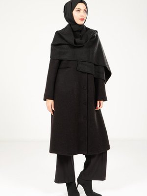 Siyah Cepli Ve Düğmeli Şallı Kaban Siyah Cepli Ve Düğmeli Şallı Kaban