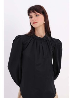 Siyah Pamuklu Yakası Büzgülü Bluz
