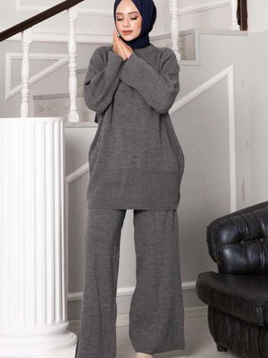 Yırtmaç Detaylı İkili Triko Takım Yırtmaç Detaylı İkili Triko Takım