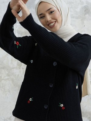 Helly Papatya İşlemeli Hırka Siyah Helly Papatya İşlemeli Hırka Siyah