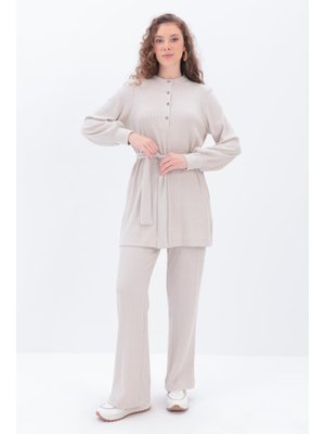 Bej Yarım Patlı Kuşaklı Pantolonlu Takım