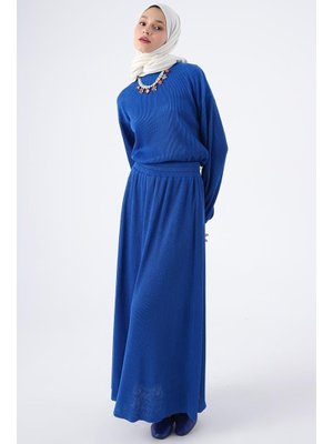 Pliseli Yırtmaç Detaylı Bluzlu Etekli Takım Saks