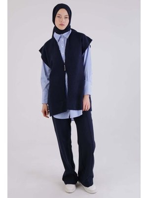 Lacivert Broşlu Triko Yelek