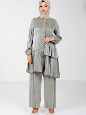 Yeşil Düğmeli Katlı Rahat Kesim Pantolon Ve Bluz Takım Yeşil Düğmeli Katlı Rahat Kesim Pantolon Ve Bluz Takım