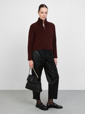 Fermuar Detaylı Yumuşak Tuşeli Triko Hırka Bordo