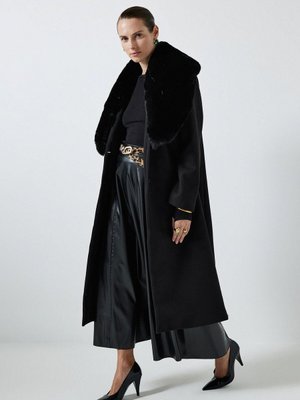 Yakası Kürklü Kaşe Kaban