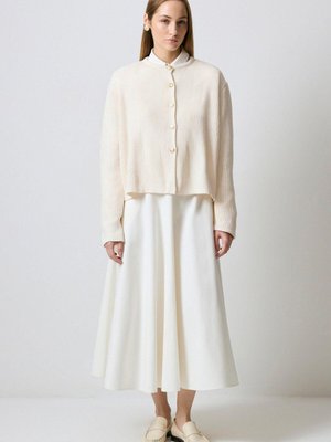 Gold Düğmeli Kısa Hırka