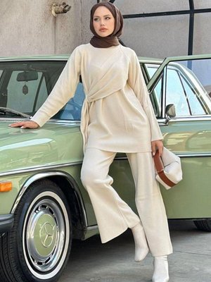 Yandan Şallı Triko Takım Ekru Yandan Şallı Triko Takım Ekru