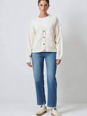 Düğmeli Cep Detaylı Triko Hırka