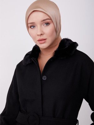 Seyyar Kürklü Fit Manto Siyah Seyyar Kürklü Fit Manto Siyah