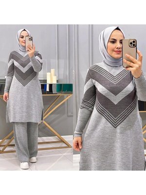 Kadın Uzun Bisiklet Yaka Kendinden Simli Desenli Tunik Triko Kazak Kadın Uzun Bisiklet Yaka Kendinden Simli Desenli Tunik Triko Kazak