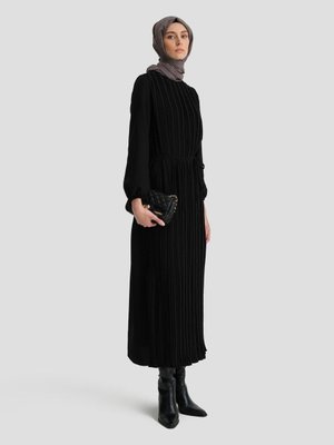 Piliseli Elbise Siyah