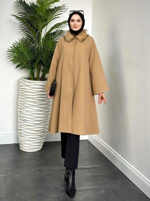Oliwer Yakası Kürklü Astarlı Kaşe Kaban Camel Oliwer Yakası Kürklü Astarlı Kaşe Kaban Camel