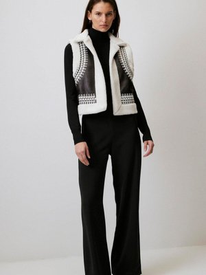 Nakış Detaylı Süet Yelek