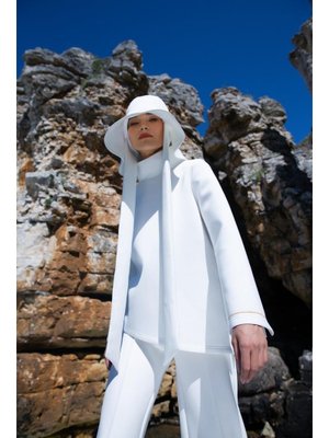 Beyaz Dik Yaka Kolu Yırtmaçlı Scuba Bluz