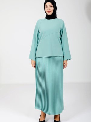Yeşil Eteği Pliseli Bluz Ve Etek Takım Yeşil Eteği Pliseli Bluz Ve Etek Takım