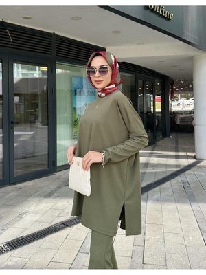 Moni? Yani Yirtmaçli Tuni?k