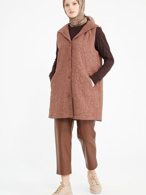 Büyük Beden Kapüşonlu Kapitone Yelek Kahve