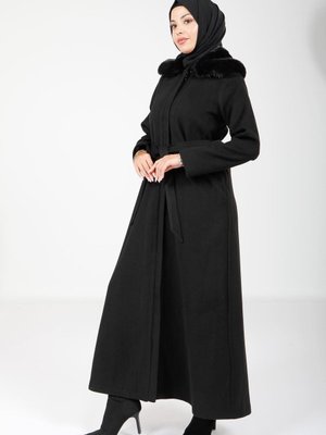 Siyah Exclusive Yakası Kürklü Nişantaşı Kaban Siyah Exclusive Yakası Kürklü Nişantaşı Kaban